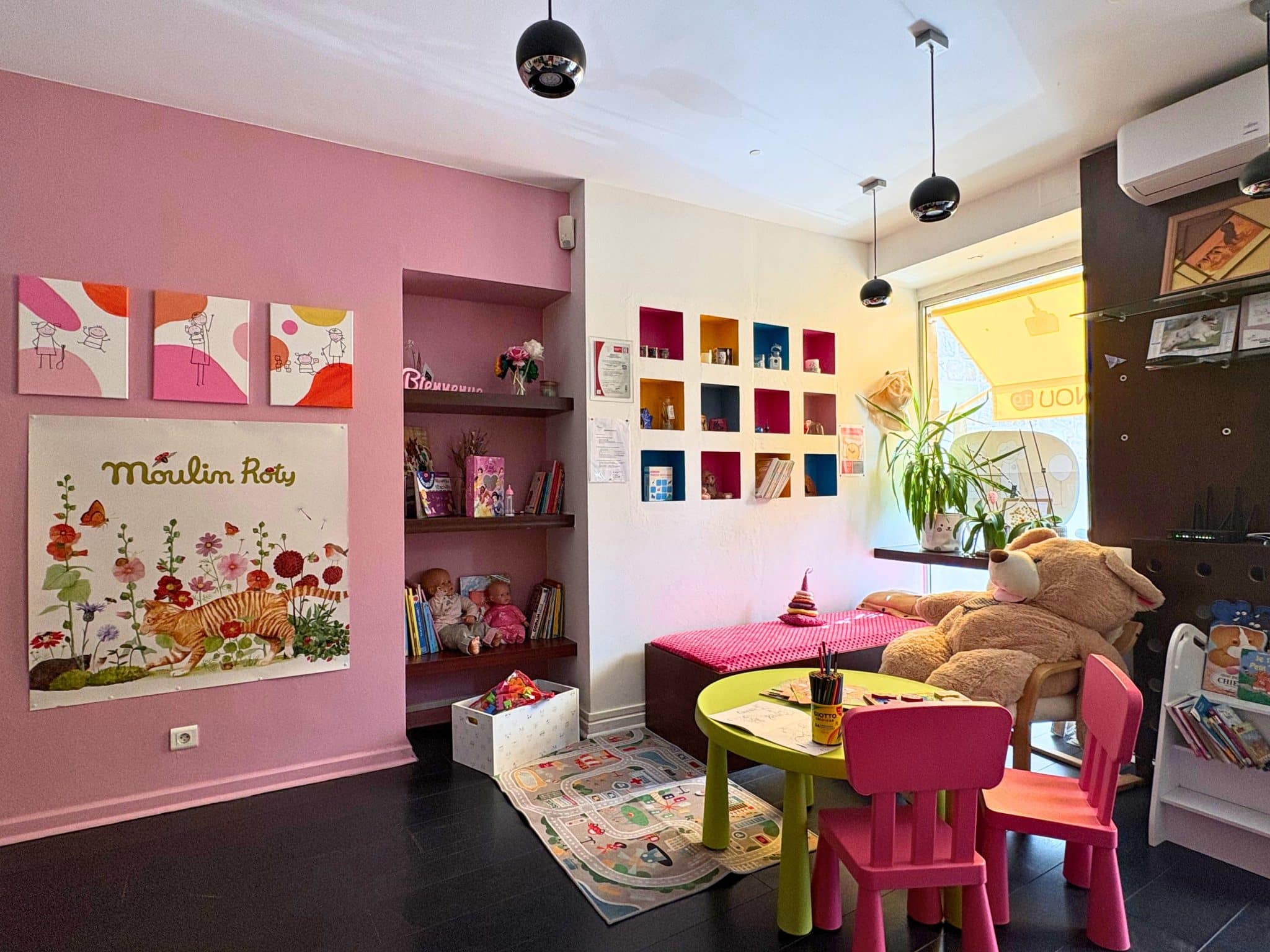 Coin enfants dans l’espace d’accueil de l’agence NOUNOU 19